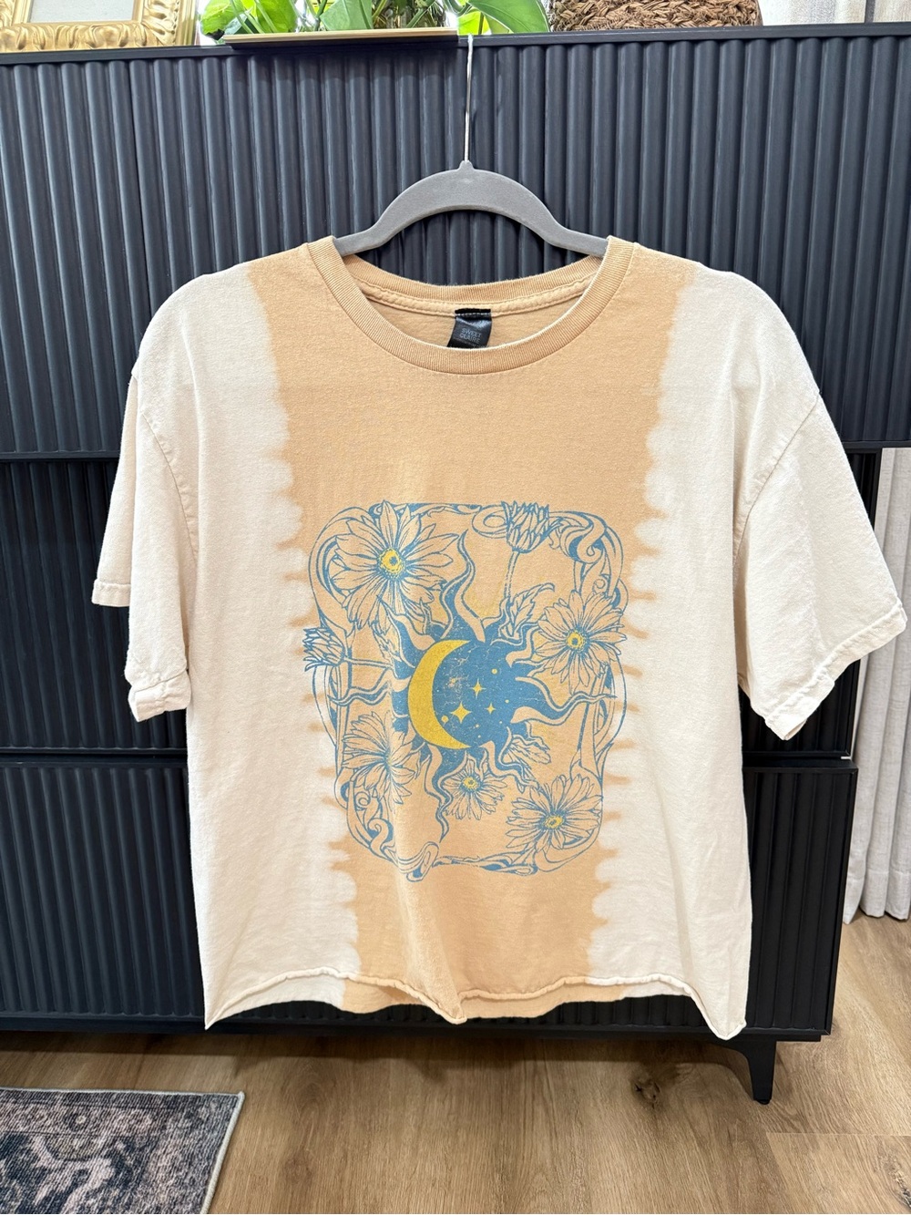 Sweet Claire Celestial Sun & Moon Graphic Tee – S/M